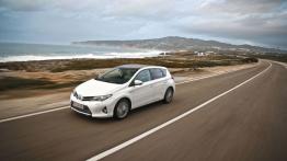 Toyota Auris II Hatchback 5d Hybrid - lewy bok