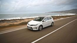 Toyota Auris II Hatchback 5d Hybrid - lewy bok