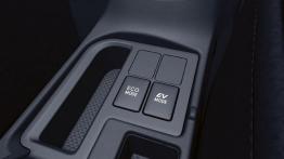 Toyota Yaris III Hybrid - tunel środkowy między fotelami