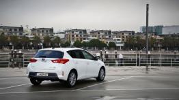 Toyota Auris II Hatchback 5d Hybrid - widok z tyłu