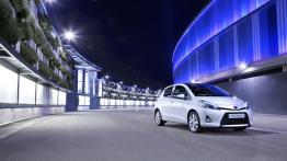 Toyota Yaris III Hybrid - przód - inne ujęcie