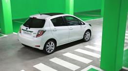 Toyota Yaris III Hybrid - prawy bok