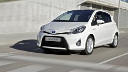 Toyota Yaris III Hybrid - widok z przodu