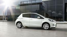 Toyota Yaris III Hybrid - prawy bok