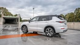 Mitsubishi Outlander PHEV Instyle Plus to herezja w świecie downsizingu. Za to go lubię