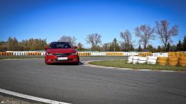 Skoda Superb na torze – nadaje się?