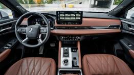 Mitsubishi Outlander PHEV Instyle Plus to herezja w świecie downsizingu. Za to go lubię