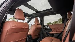 Mitsubishi Outlander PHEV Instyle Plus to herezja w świecie downsizingu. Za to go lubię