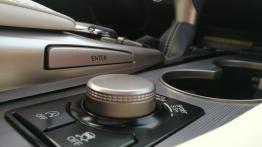 Lexus RX 200t – duży SUV w zatłoczonym mieście