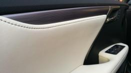 Lexus RX 200t – duży SUV w zatłoczonym mieście