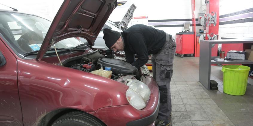 Jeździsz na LPG? Tego błędu z olejem lepiej nie popełniać. Silnik może ucierpieć