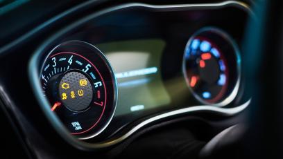 TPMS bezpośredni vs pośredni – który system masz w aucie i co musisz o nim wiedzieć?