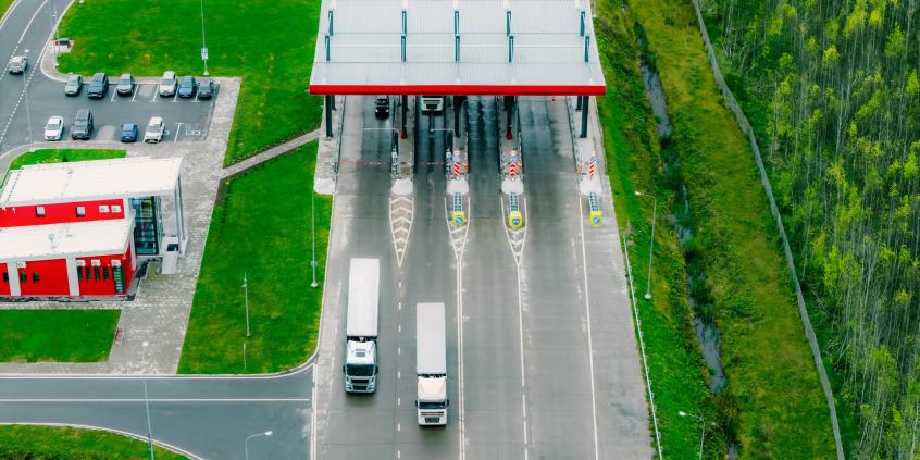 e-TOLL znika dla wielu aut z przyczepami. 365 tys. kierowców czeka na zwrot pieniędzy