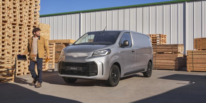 Toyota PROACE 2026 kończy z silnikami 2.0. Nowa jednostka 2.2 D-4D pali o 1,4 l mniej