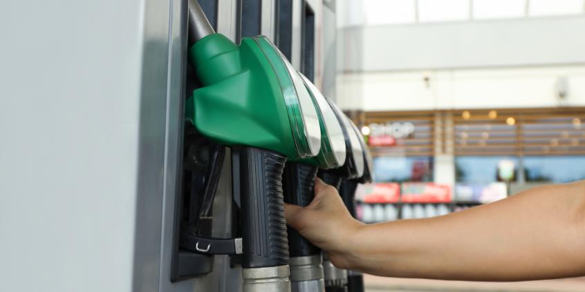 Nowe ceny paliw na czwartek. Benzyna drożeje, diesel wyraźnie tanieje