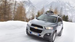 Chevrolet Chevrolet Captiva II - przód - reflektory włączone