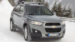 Chevrolet Chevrolet Captiva II - przód - reflektory włączone