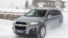 Chevrolet Chevrolet Captiva II - przód - reflektory włączone