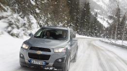 Chevrolet Chevrolet Captiva II - przód - reflektory włączone