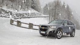 Chevrolet Captiva II - przód - reflektory włączone