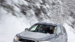 Chevrolet Captiva II - przód - reflektory włączone