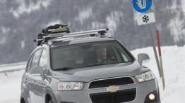 Chevrolet Captiva II - przód - reflektory włączone