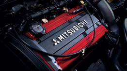 Mitsubishi Lancer EVO VIII - maska otwarta