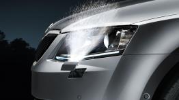 Skoda Octavia III - lewy przedni reflektor - włączony