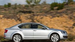 Skoda Octavia III - prawy bok