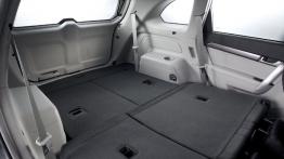 Chevrolet Captiva II - tylna kanapa złożona, widok z boku