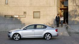 Skoda Octavia III - lewy bok