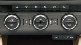 Skoda Octavia III - panel sterowania wentylacją i nawiewem