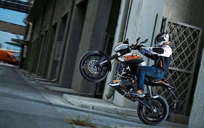 Motocyklem z prawem jazdy kategorii B!