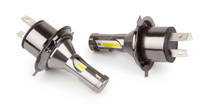 Żarówki LED retrofit (H4/H7). Czy są legalne w Polsce w 2026 r. i jak uniknąć mandatu? Nowe przepisy UE i status najpopularniejszych zamienników.