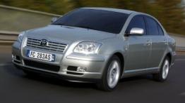Toyota Avensis - widok z przodu