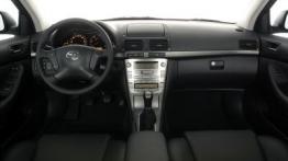 Toyota Avensis - pełny panel przedni