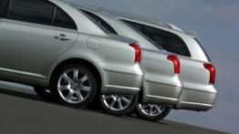 Toyota Avensis - lewy bok