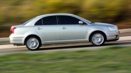 Toyota Avensis - prawy bok