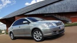 Toyota Avensis - prawy bok