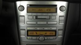 Toyota Avensis - konsola środkowa