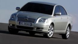 Toyota Avensis - widok z przodu