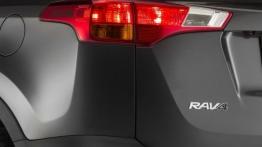 Toyota RAV4 IV - lewy tylny reflektor - włączony