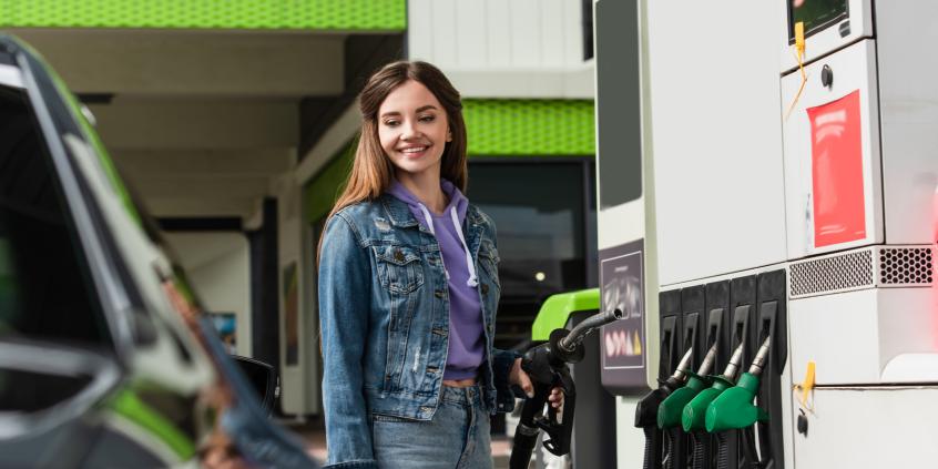 Nawet 50 gr taniej na litrze. Orlen, BP, Shell i Moya ruszyły z promocjami na paliwo