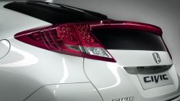Honda Civic IX - lewy tylny reflektor - wyłączony