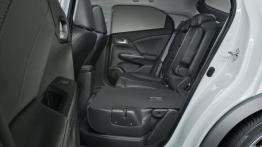 Honda Civic IX - tylna kanapa złożona, widok z boku
