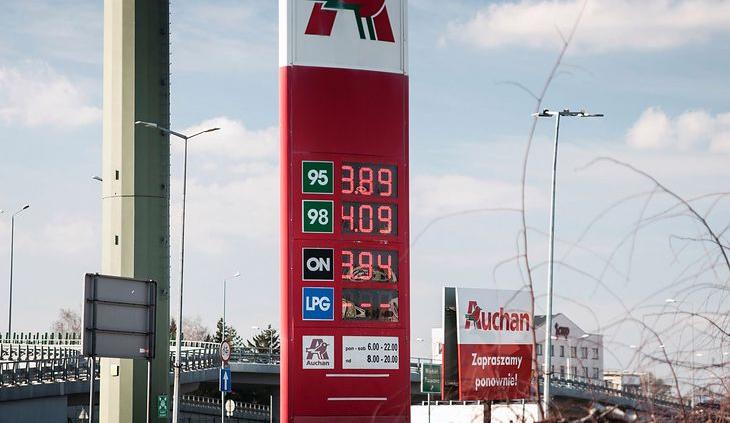 Ceny paliw na stacjach coraz niższe
