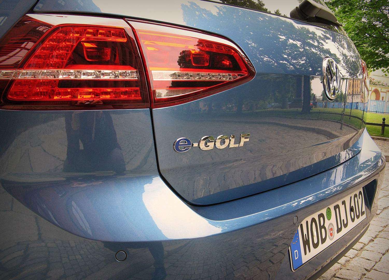Volkswagen eGolf przyszłość pod napięciem • AutoCentrum.pl