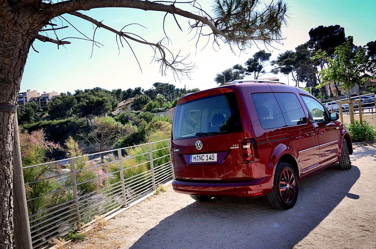 Volkswagen Caddy pracowniczy dress code • AutoCentrum.pl