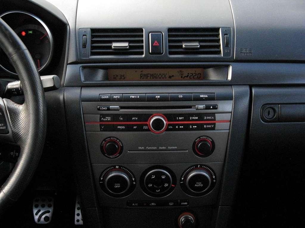 Mazda 3 MPS pozory mylą • AutoCentrum.pl