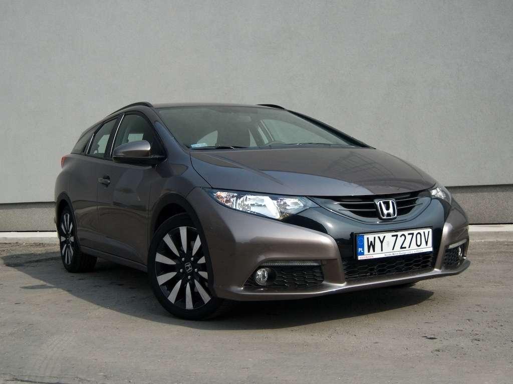 Honda Civic Tourer kombi dla młodych duchem • AutoCentrum.pl